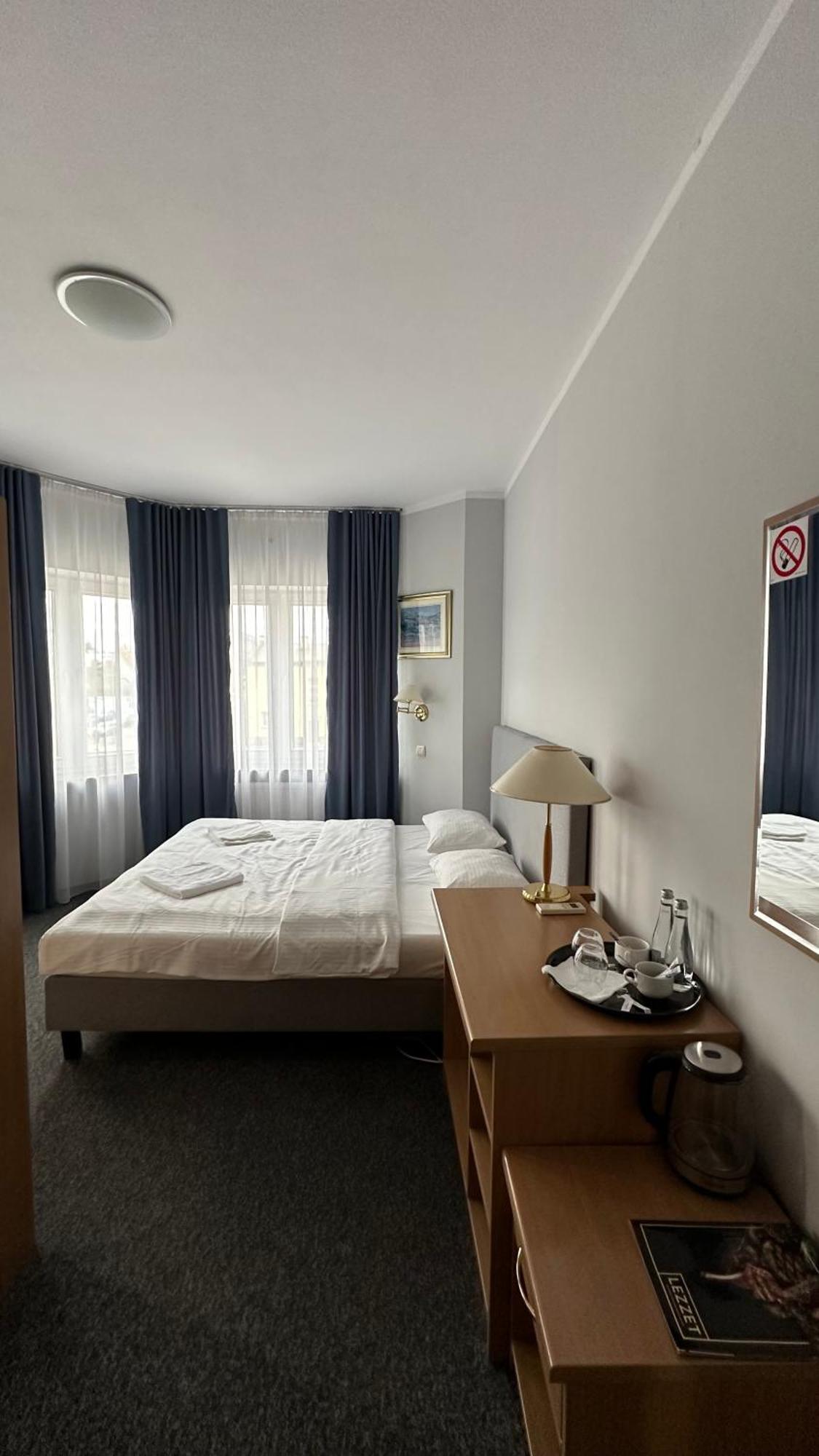 Lezzet B&B Pokoj Goscinny & Turkishrestaurant Warschau Buitenkant foto