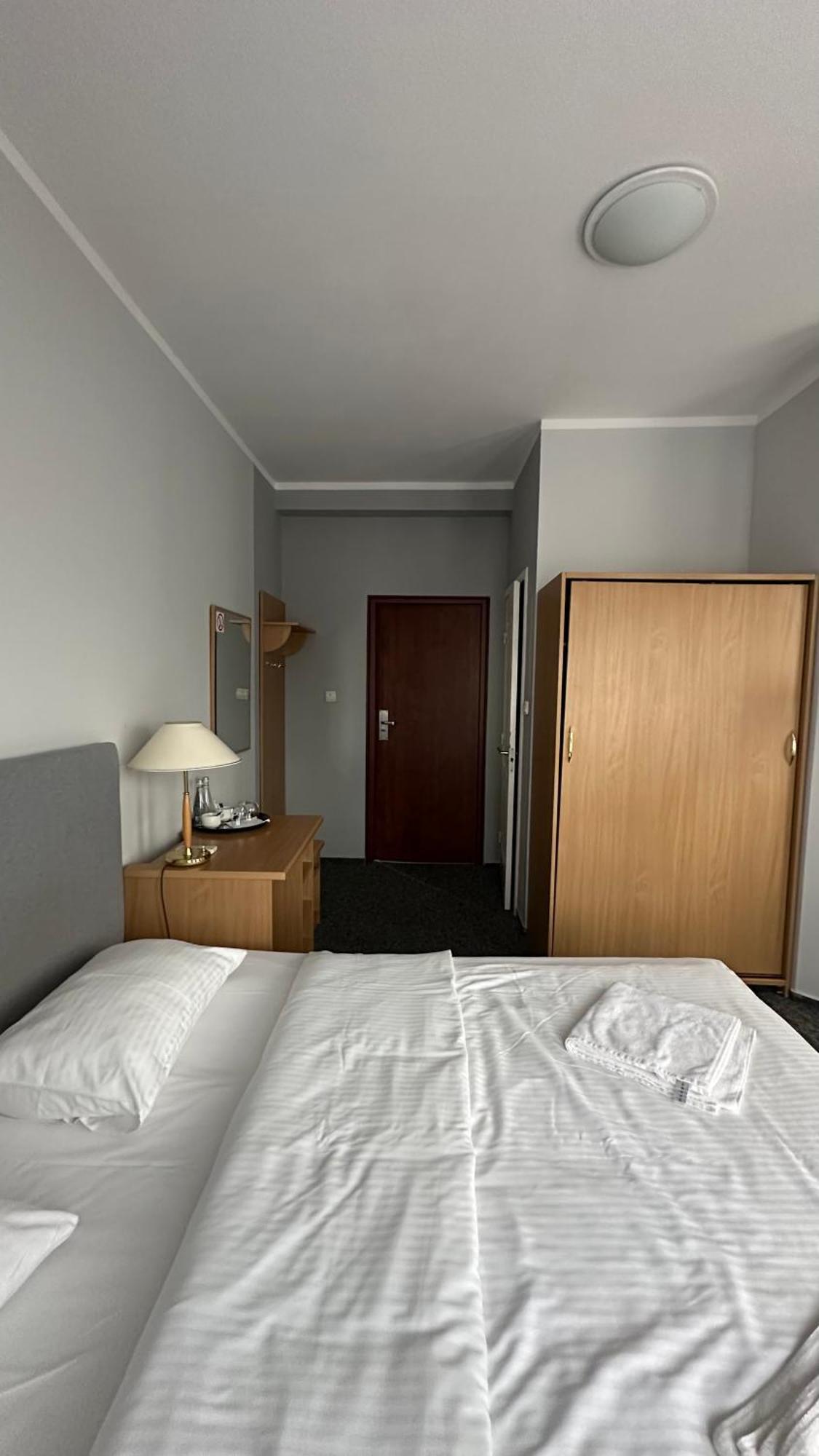 Lezzet B&B Pokoj Goscinny & Turkishrestaurant Warschau Buitenkant foto