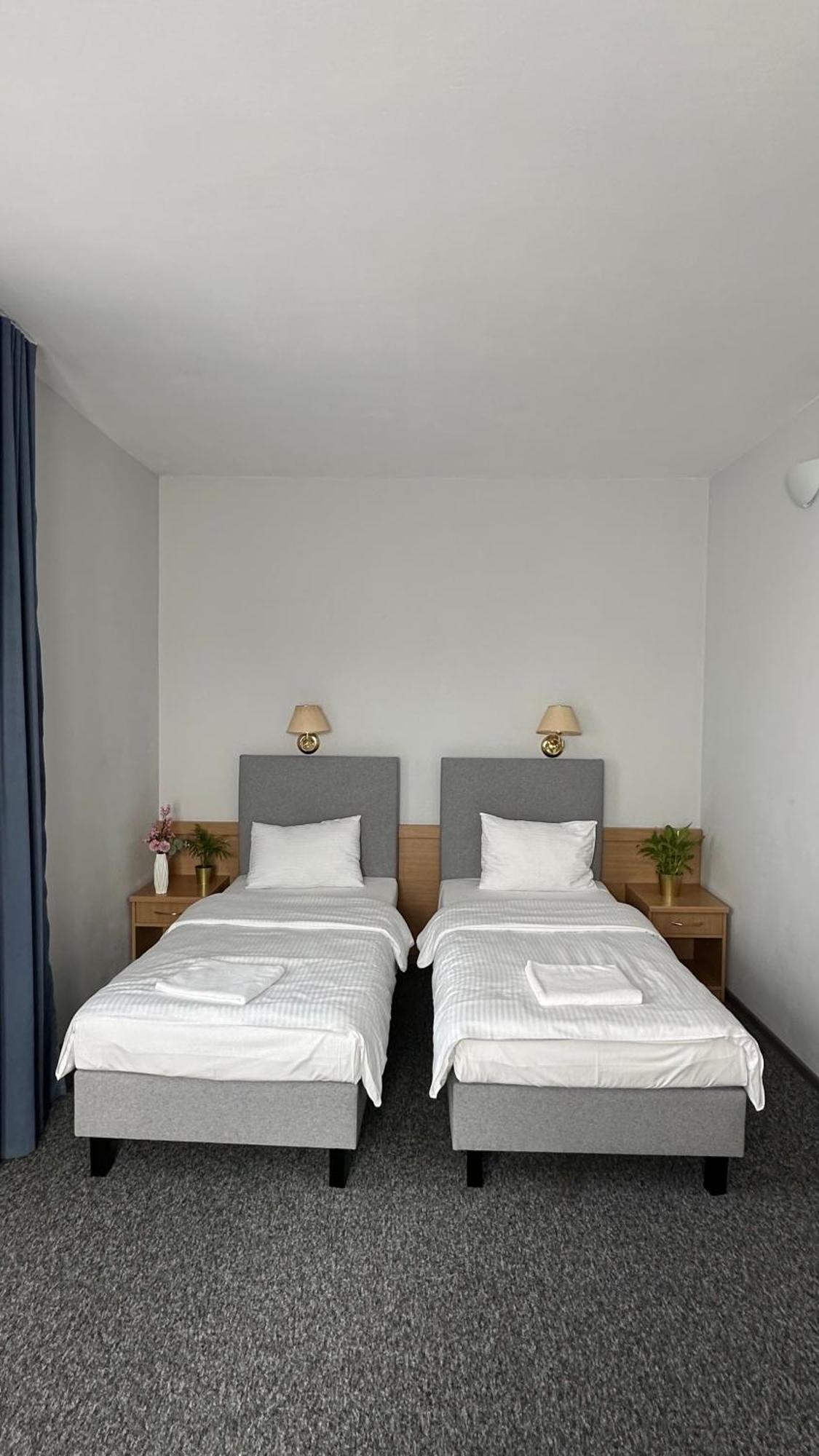 Lezzet B&B Pokoj Goscinny & Turkishrestaurant Warschau Buitenkant foto