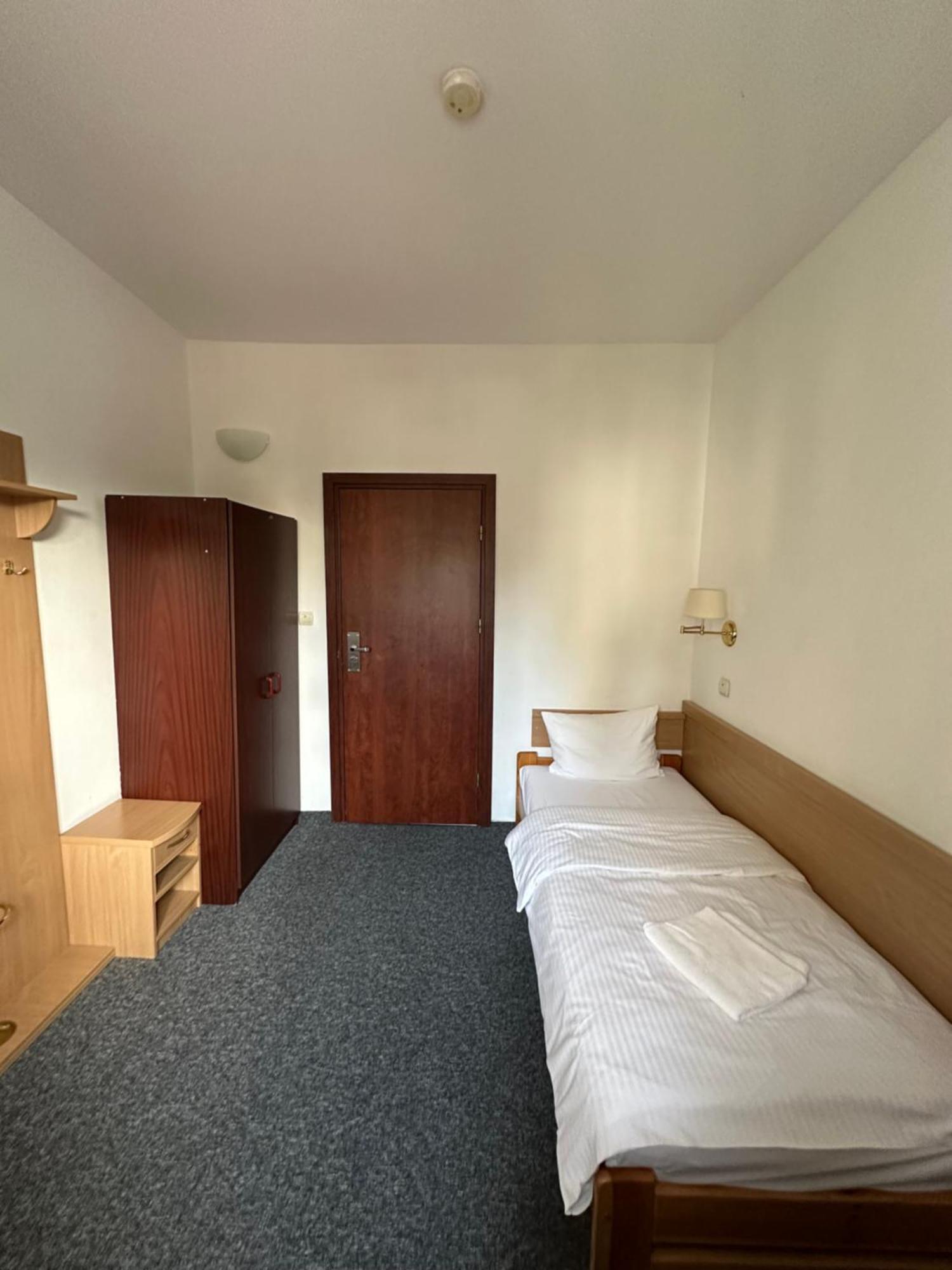 Lezzet B&B Pokoj Goscinny & Turkishrestaurant Warschau Buitenkant foto