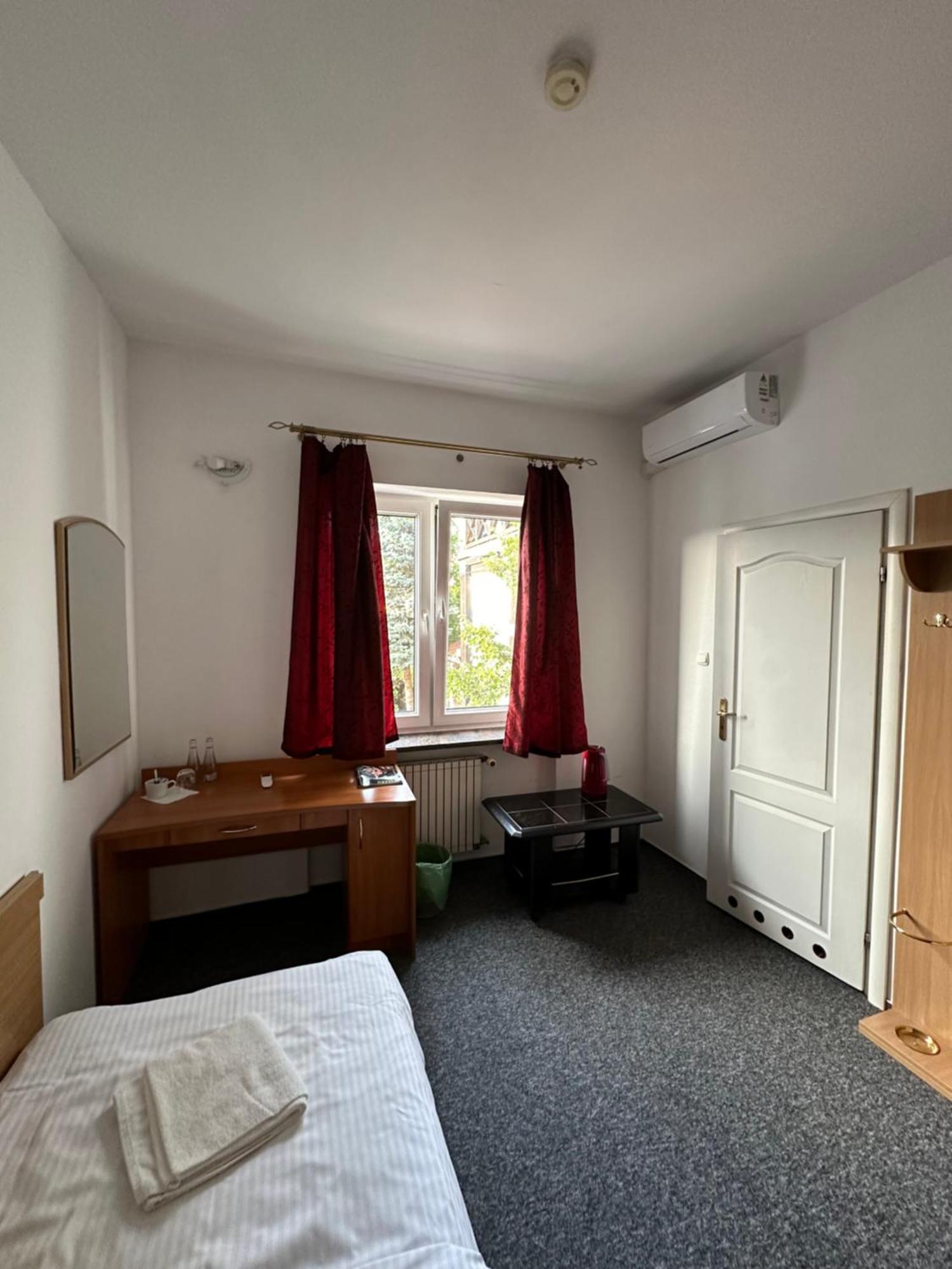 Lezzet B&B Pokoj Goscinny & Turkishrestaurant Warschau Buitenkant foto