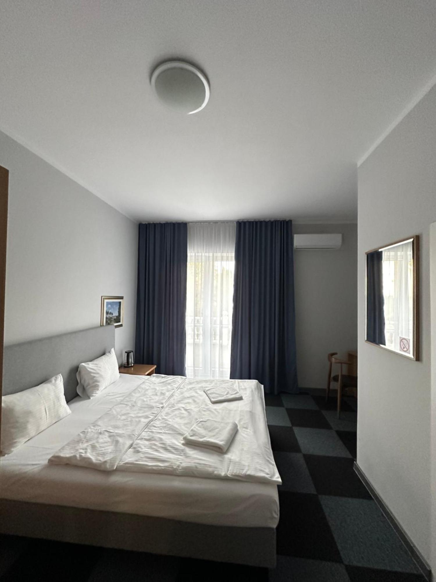 Lezzet B&B Pokoj Goscinny & Turkishrestaurant Warschau Buitenkant foto