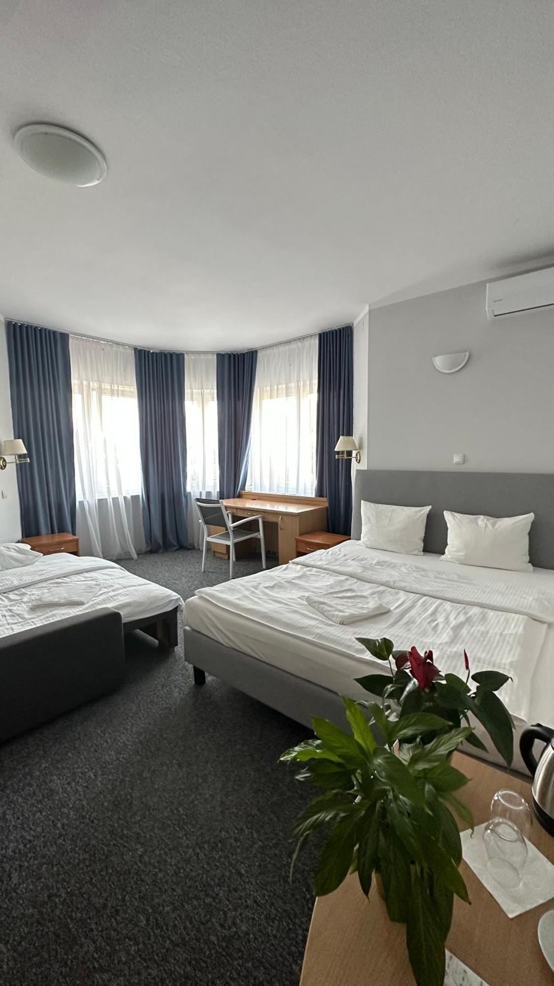 Lezzet B&B Pokoj Goscinny & Turkishrestaurant Warschau Buitenkant foto