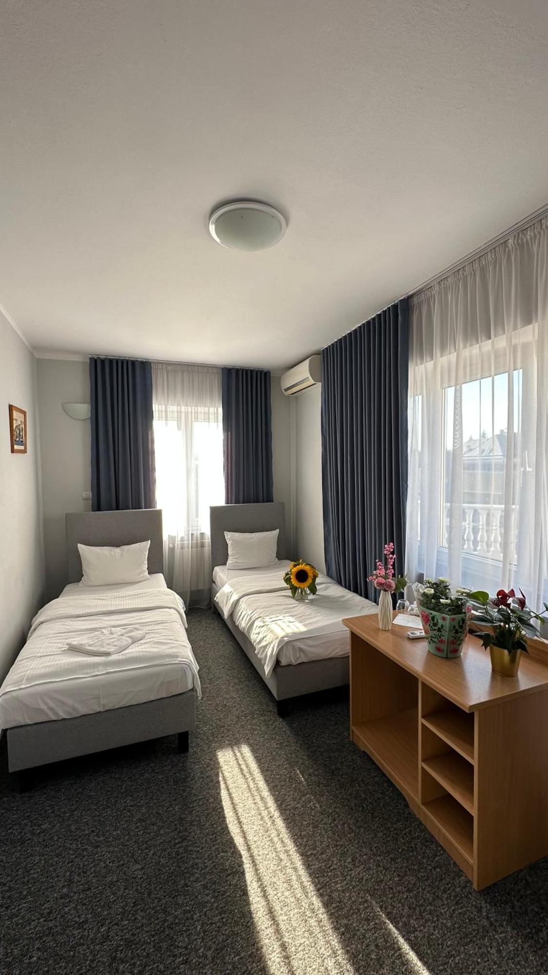 Lezzet B&B Pokoj Goscinny & Turkishrestaurant Warschau Buitenkant foto