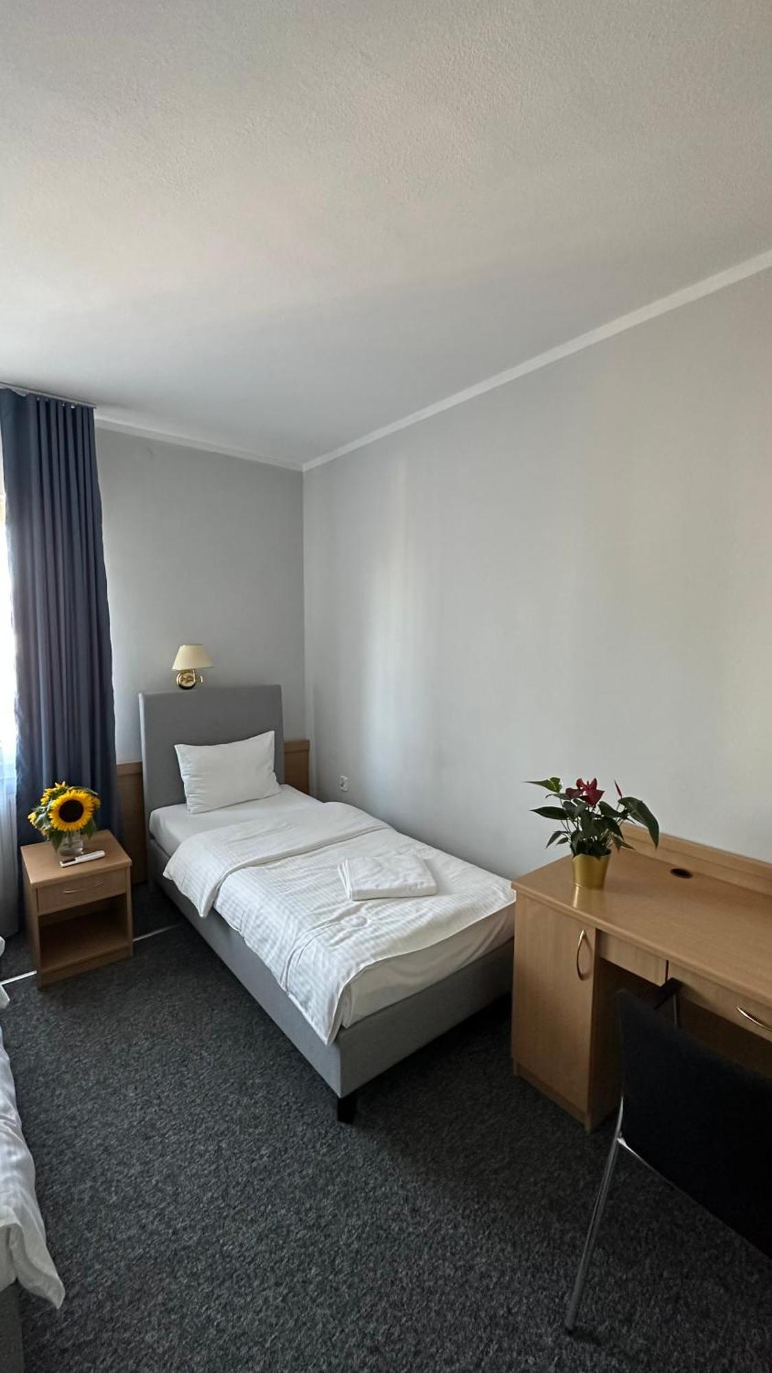 Lezzet B&B Pokoj Goscinny & Turkishrestaurant Warschau Buitenkant foto