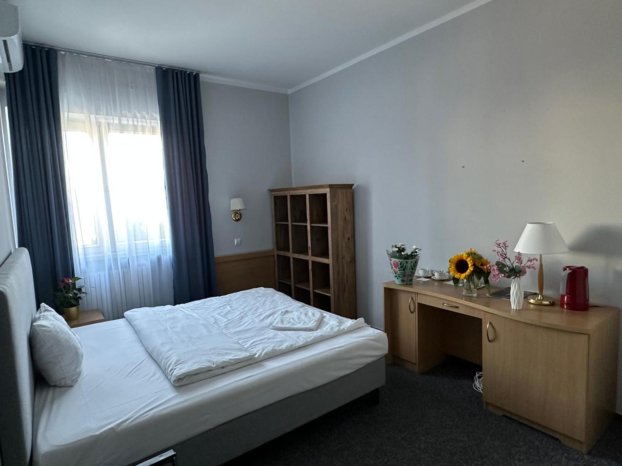 Lezzet B&B Pokoj Goscinny & Turkishrestaurant Warschau Buitenkant foto