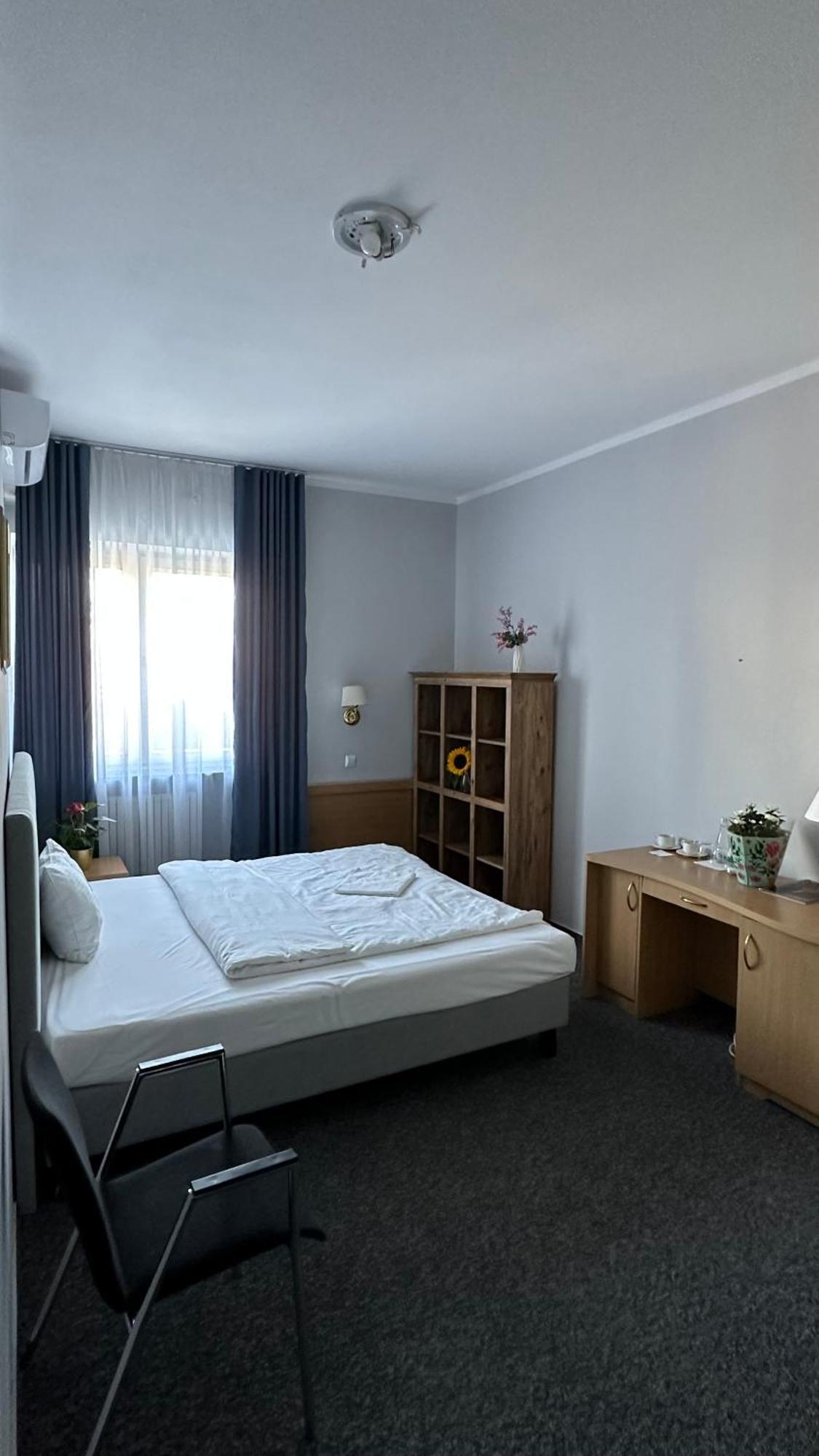 Lezzet B&B Pokoj Goscinny & Turkishrestaurant Warschau Buitenkant foto