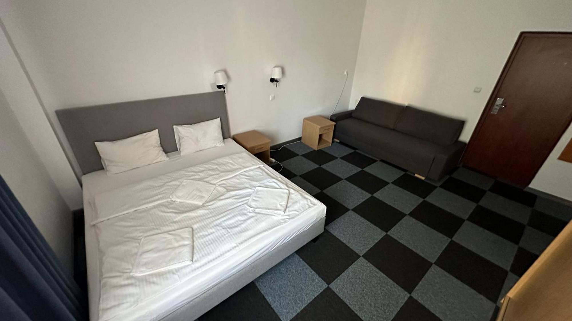 Lezzet B&B Pokoj Goscinny & Turkishrestaurant Warschau Buitenkant foto