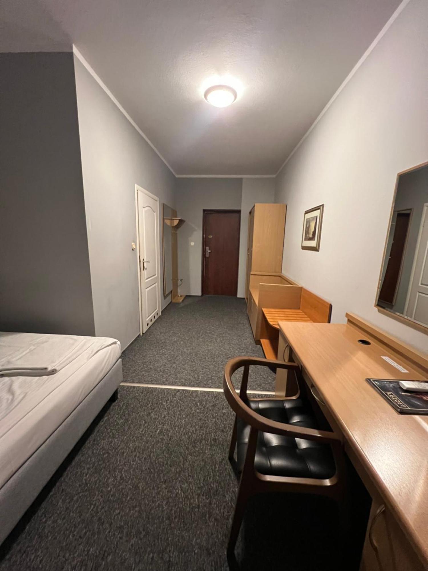 Lezzet B&B Pokoj Goscinny & Turkishrestaurant Warschau Buitenkant foto
