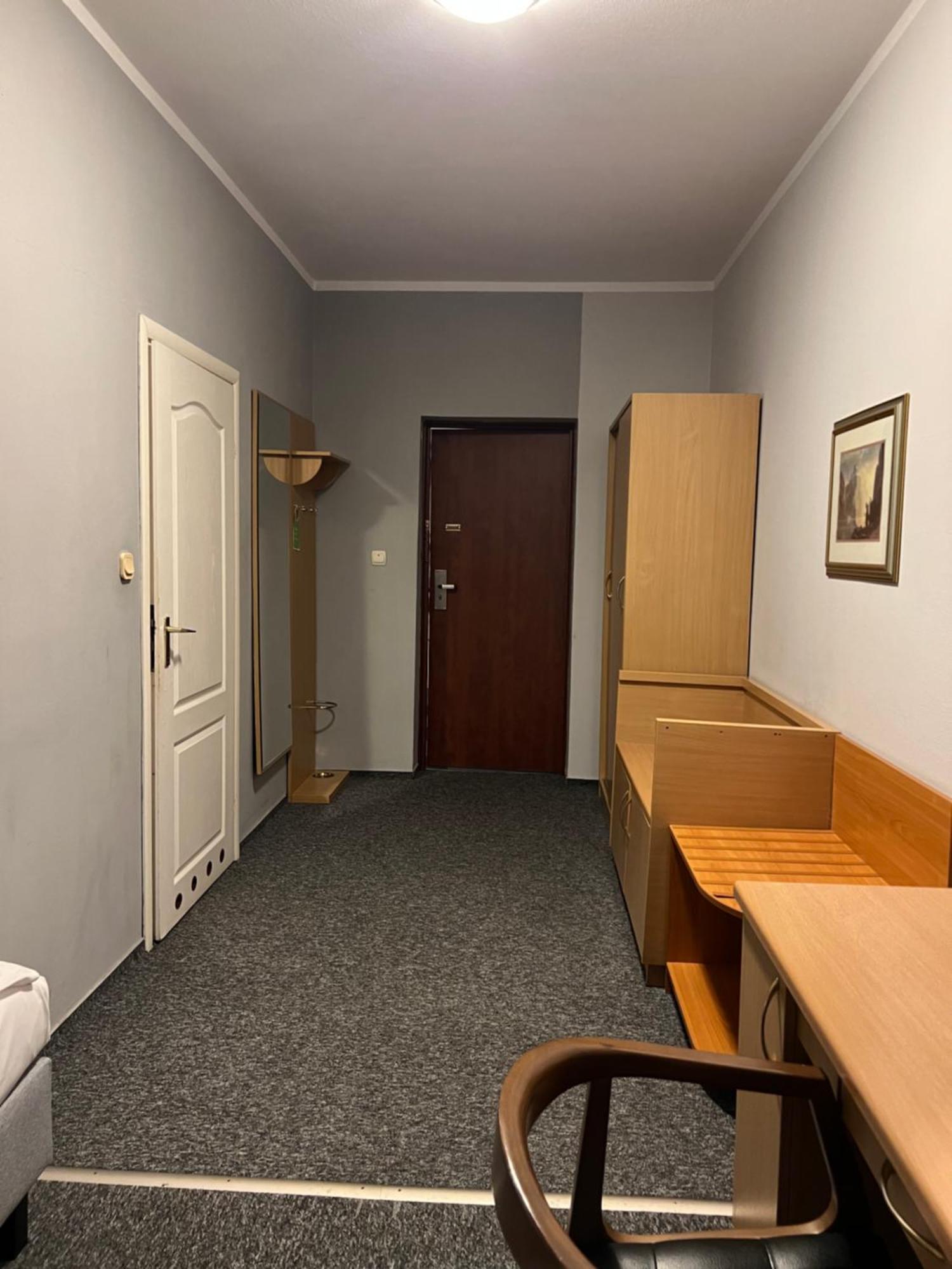 Lezzet B&B Pokoj Goscinny & Turkishrestaurant Warschau Buitenkant foto